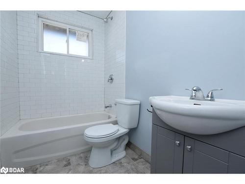 2033 Brampton Street, Hamilton, ON - Indoor Photo Showing Bathroom