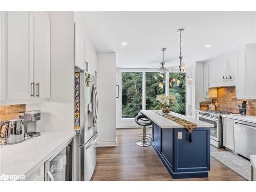 4 Brookdale Drive, Barrie, ON - Indoor Photo Showing Kitchen With Upgraded Kitchen