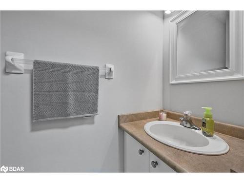 32 Jagges Drive, Barrie, ON - Indoor Photo Showing Bathroom