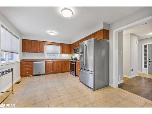 32 Jagges Drive, Barrie, ON - Indoor Photo Showing Kitchen