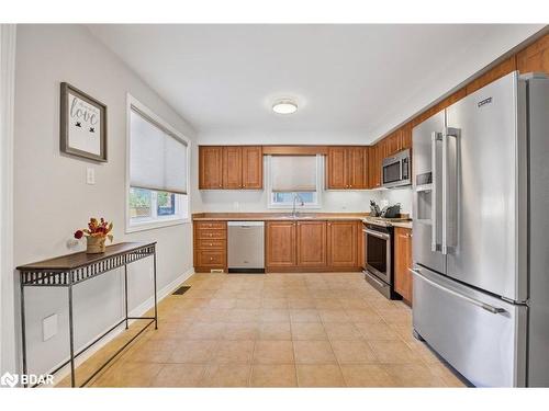 32 Jagges Drive, Barrie, ON - Indoor Photo Showing Kitchen