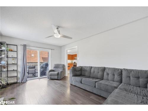 32 Jagges Drive, Barrie, ON - Indoor Photo Showing Living Room