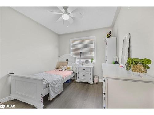 32 Jagges Drive, Barrie, ON - Indoor Photo Showing Bedroom