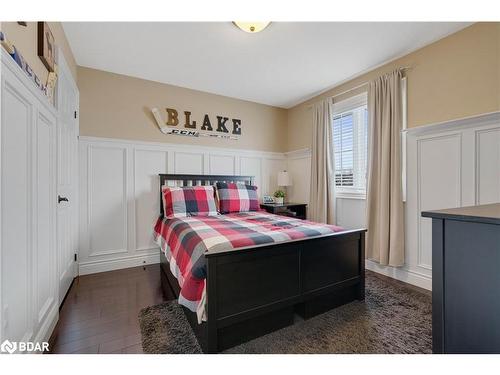 30 Capilano Court, Barrie, ON - Indoor Photo Showing Bedroom