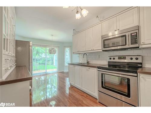 22 Macmillan Crescent, Barrie, ON - Indoor Photo Showing Kitchen