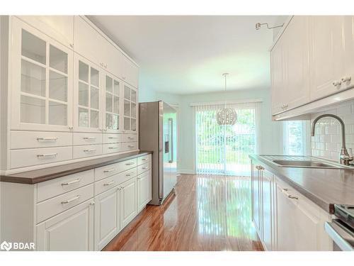 22 Macmillan Crescent, Barrie, ON - Indoor Photo Showing Kitchen