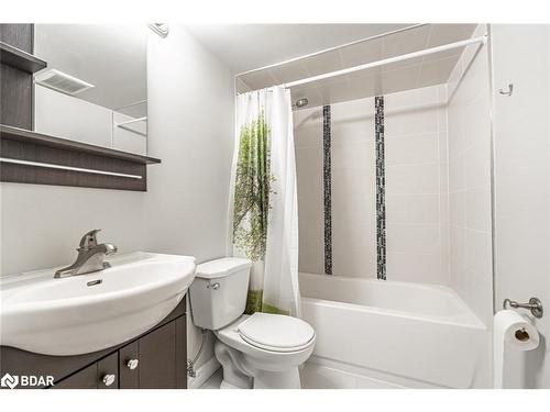 22 Macmillan Crescent, Barrie, ON - Indoor Photo Showing Bathroom