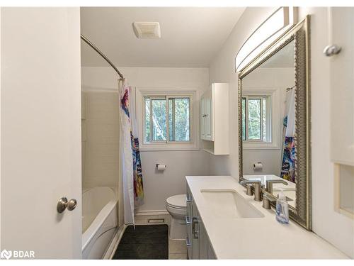 1528 Kitchen Side Road, Severn, ON - Indoor Photo Showing Bathroom