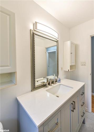 1528 Kitchen Side Road, Severn, ON - Indoor Photo Showing Bathroom