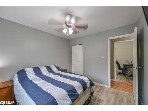 1528 Kitchen Side Road, Severn, ON - Indoor Photo Showing Bedroom