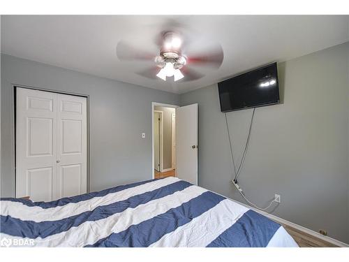 1528 Kitchen Side Road, Severn, ON - Indoor Photo Showing Bedroom