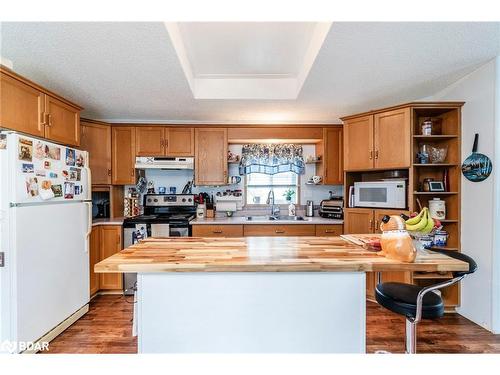 58 Shamrock Crescent, Essa, ON - Indoor Photo Showing Kitchen With Double Sink