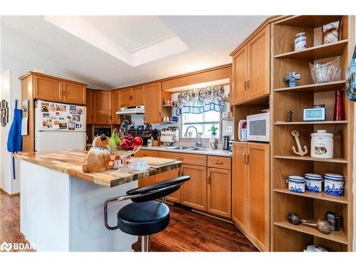 58 Shamrock Crescent, Essa, ON - Indoor Photo Showing Kitchen With Double Sink