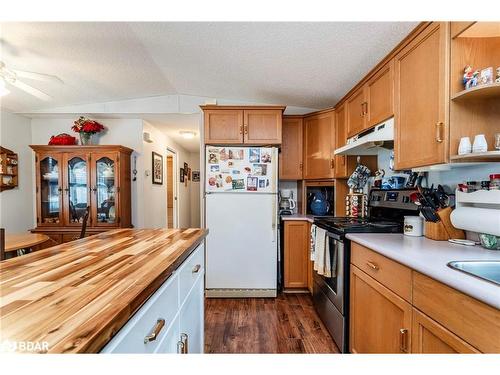 58 Shamrock Crescent, Essa, ON - Indoor Photo Showing Kitchen