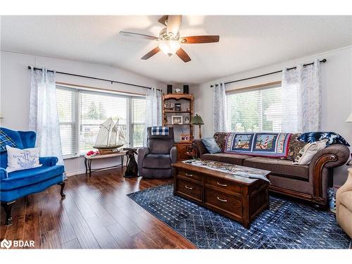 58 Shamrock Crescent, Essa, ON - Indoor Photo Showing Living Room