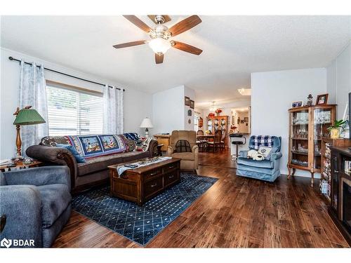 58 Shamrock Crescent, Essa, ON - Indoor Photo Showing Living Room