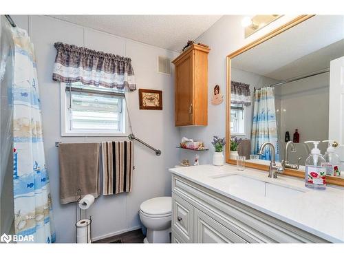 58 Shamrock Crescent, Essa, ON - Indoor Photo Showing Bathroom