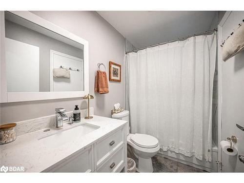 Lower-63 Gunn Street, Barrie, ON - Indoor Photo Showing Bathroom