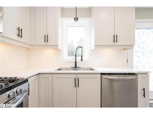 76 Marshall Street, Barrie, ON - Indoor Photo Showing Kitchen With Double Sink With Upgraded Kitchen