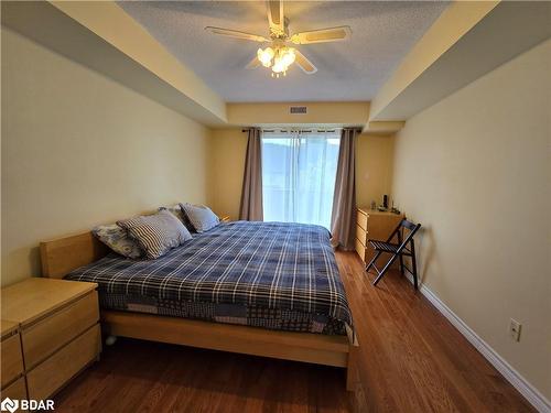 201-492 Laclie Street, Orillia, ON - Indoor Photo Showing Bedroom