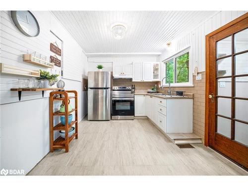 11 Bourgeois Court, Tiny, ON - Indoor Photo Showing Kitchen