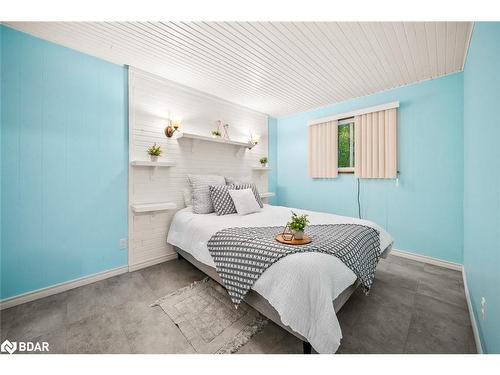 11 Bourgeois Court, Tiny, ON - Indoor Photo Showing Bedroom