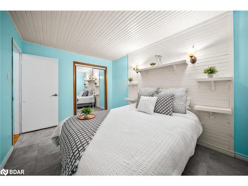 11 Bourgeois Court, Tiny, ON - Indoor Photo Showing Bedroom