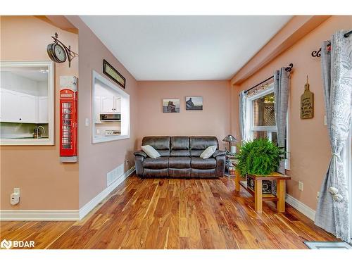 78 Bruce Crescent, Barrie, ON - Indoor Photo Showing Living Room