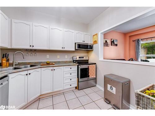 78 Bruce Crescent, Barrie, ON - Indoor Photo Showing Kitchen With Double Sink