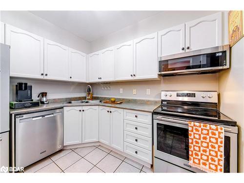 78 Bruce Crescent, Barrie, ON - Indoor Photo Showing Kitchen With Double Sink