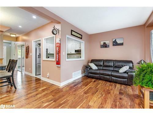 78 Bruce Crescent, Barrie, ON - Indoor Photo Showing Living Room