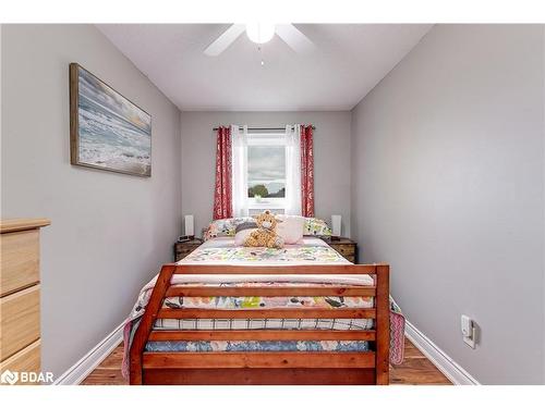 78 Bruce Crescent, Barrie, ON - Indoor Photo Showing Bedroom