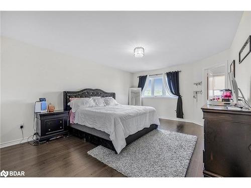 12 Cypress Point, Barrie, ON - Indoor Photo Showing Bedroom