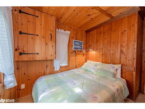 35 Campus Place, Innisfil, ON - Indoor Photo Showing Bedroom