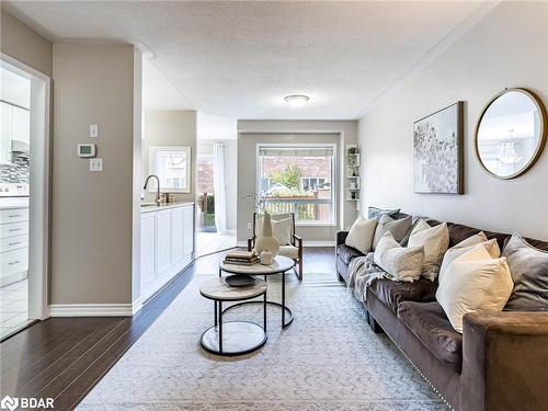 571 Rossellini Drive, Mississauga, ON - Indoor Photo Showing Living Room