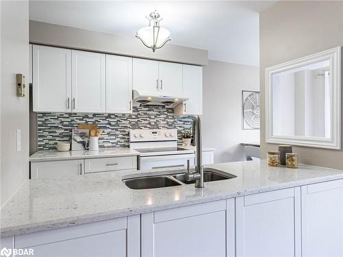 571 Rossellini Drive, Mississauga, ON - Indoor Photo Showing Kitchen With Double Sink