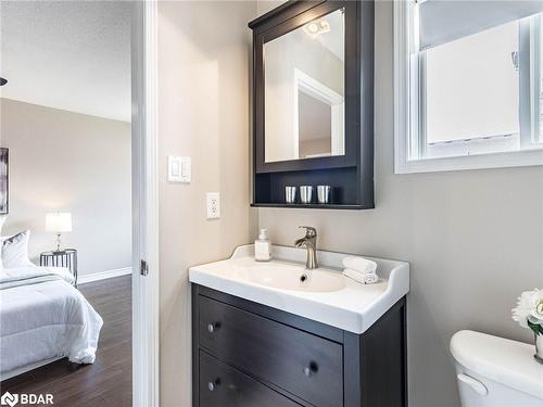 571 Rossellini Drive, Mississauga, ON - Indoor Photo Showing Bathroom