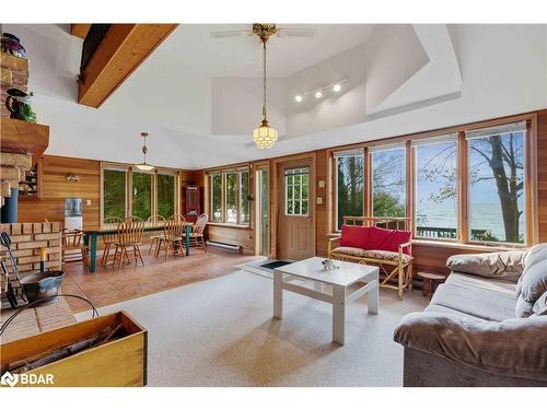 2396 Lakeshore Drive, Brechin, ON - Indoor Photo Showing Living Room