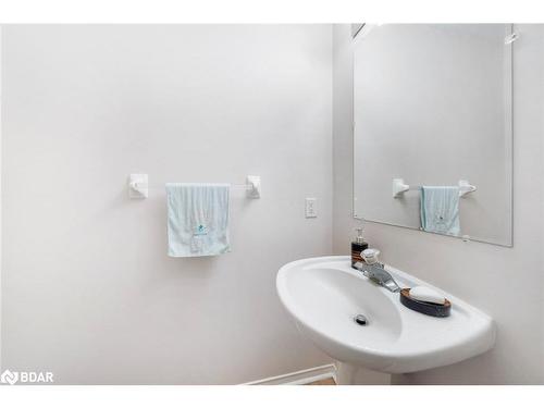 392 Irwin Street, Midland, ON - Indoor Photo Showing Bathroom