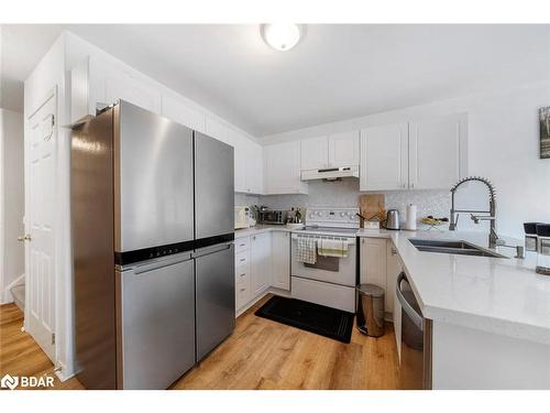 392 Irwin Street, Midland, ON - Indoor Photo Showing Kitchen