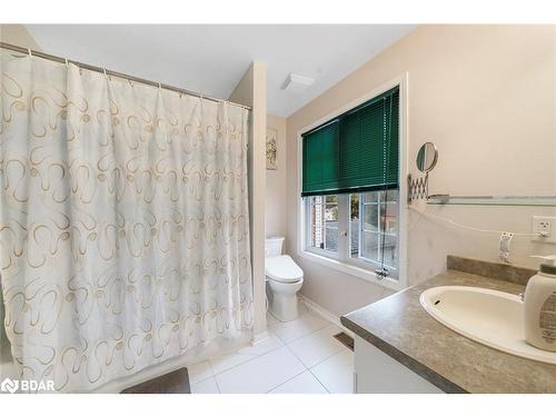 392 Irwin Street, Midland, ON - Indoor Photo Showing Bathroom