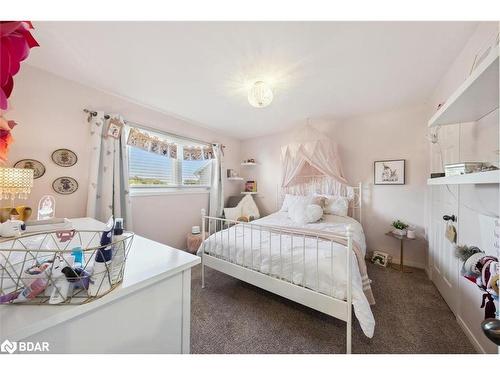 26 Doon Crescent, Keswick, ON - Indoor Photo Showing Bedroom