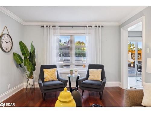 26 Doon Crescent, Keswick, ON - Indoor Photo Showing Living Room