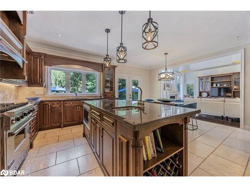 1795 Innisbrook Street, Innisfil, ON - Indoor Photo Showing Kitchen With Upgraded Kitchen