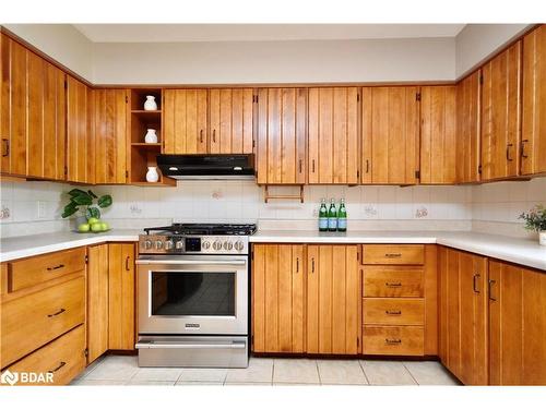 252 Nelson Crescent, Stroud, ON - Indoor Photo Showing Kitchen