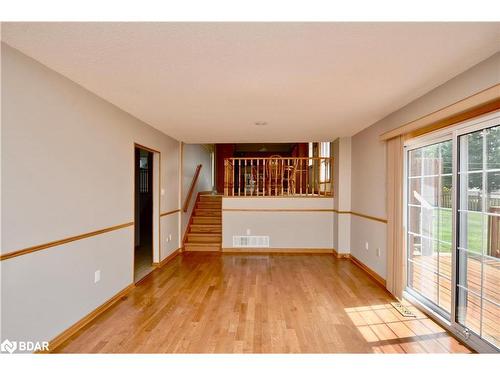 252 Nelson Crescent, Stroud, ON - Indoor Photo Showing Other Room