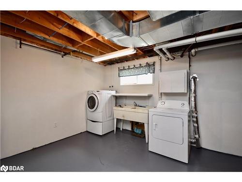 252 Nelson Crescent, Stroud, ON - Indoor Photo Showing Laundry Room