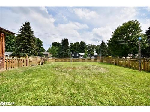 252 Nelson Crescent, Stroud, ON - Outdoor With Backyard