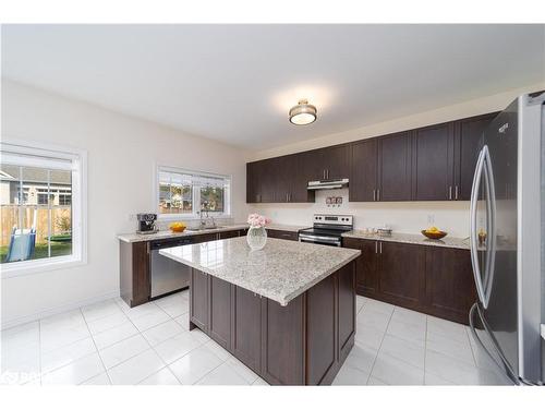 1002 Larter Street, Innisfil, ON - Indoor Photo Showing Kitchen