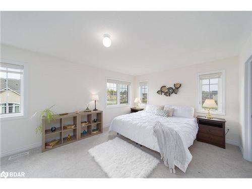 1002 Larter Street, Innisfil, ON - Indoor Photo Showing Bedroom